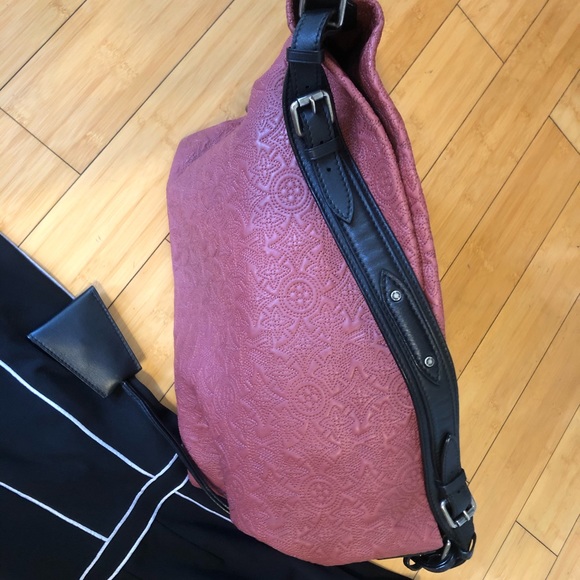 LOUIS VUITTON
Antheia Hobo PM
Est. Retail $3,250 - Picture 9 of 10